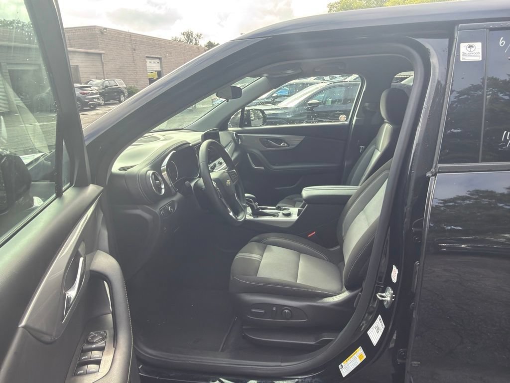 Used 2025 Chevrolet Blazer LT FWD image 5
