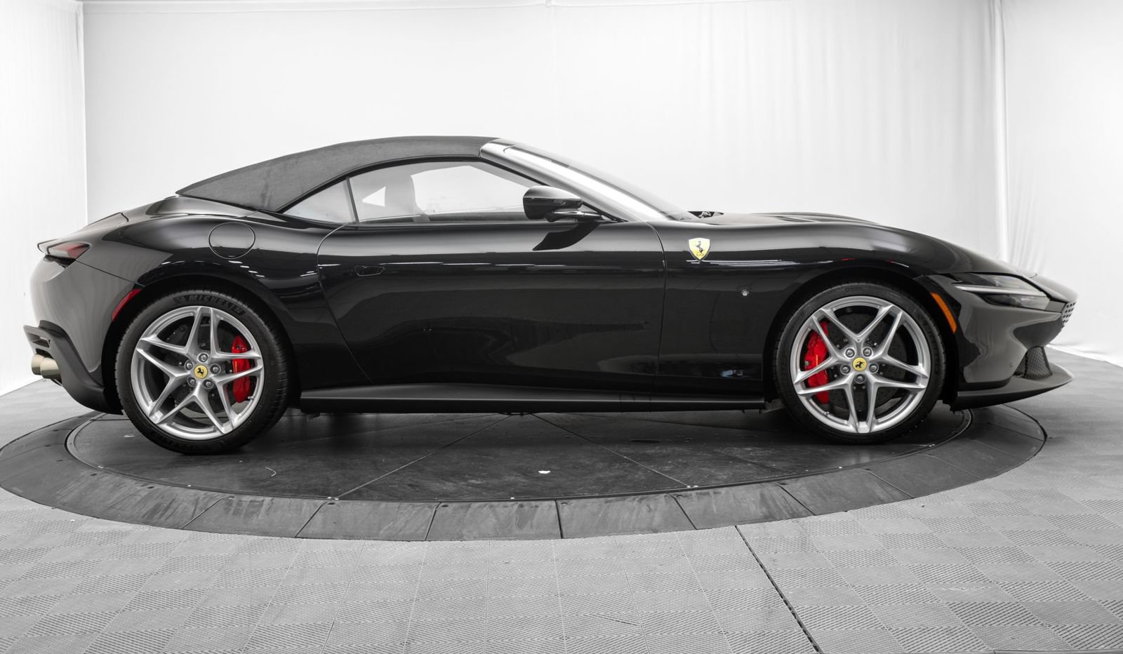 Used 2026 Ferrari Roma Spider RWD image 15
