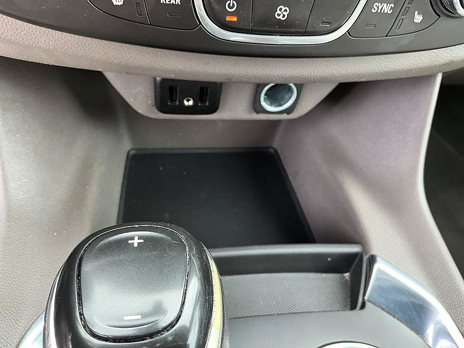 Used 2018 Chevrolet Traverse LT FWD image 18