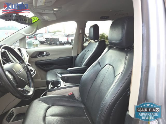 Used 2021 Chrysler Pacifica Touring-L FWD image 18