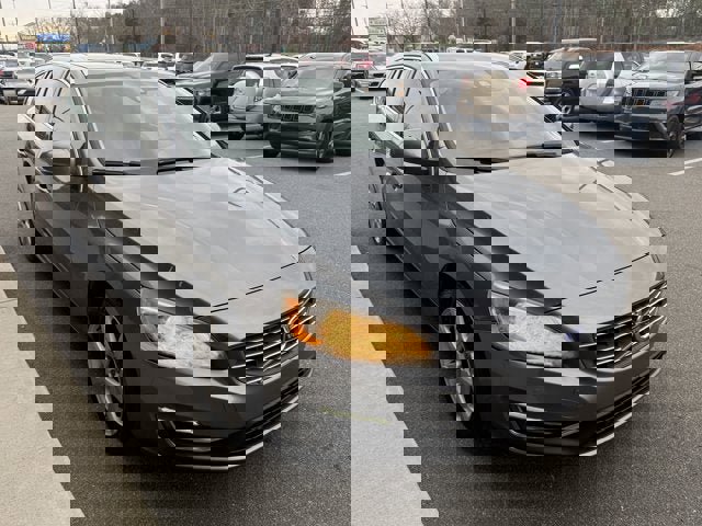 Used 2017 Volvo V60 T5 Premier w/ Convenience Package image 8