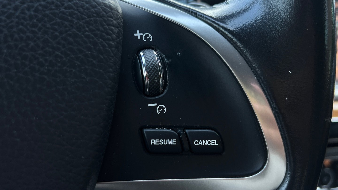 Used 2015 Jaguar XF Premium RWD image 34