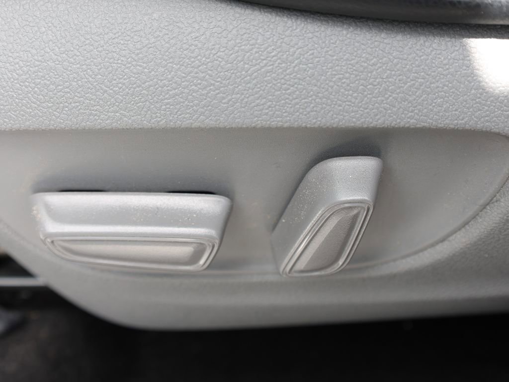 Used 2023 Toyota Highlander LE FWD image 15