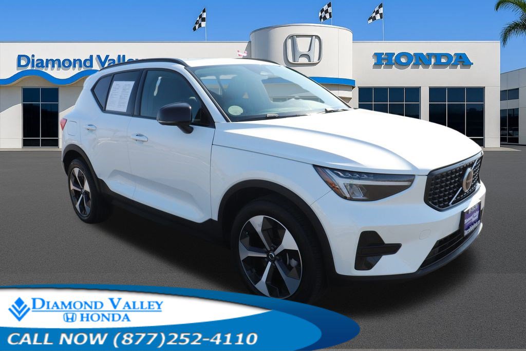 Used 2024 Volvo XC40 B5 Core