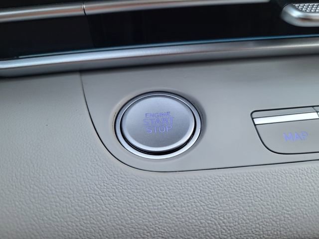 Used 2025 Hyundai Elantra Limited image 22