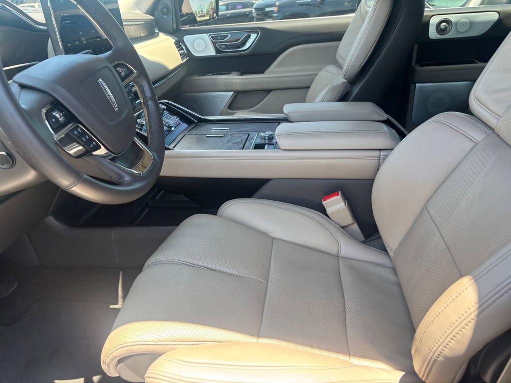 Used 2023 Lincoln Navigator Reserve AWD/4WD image 10