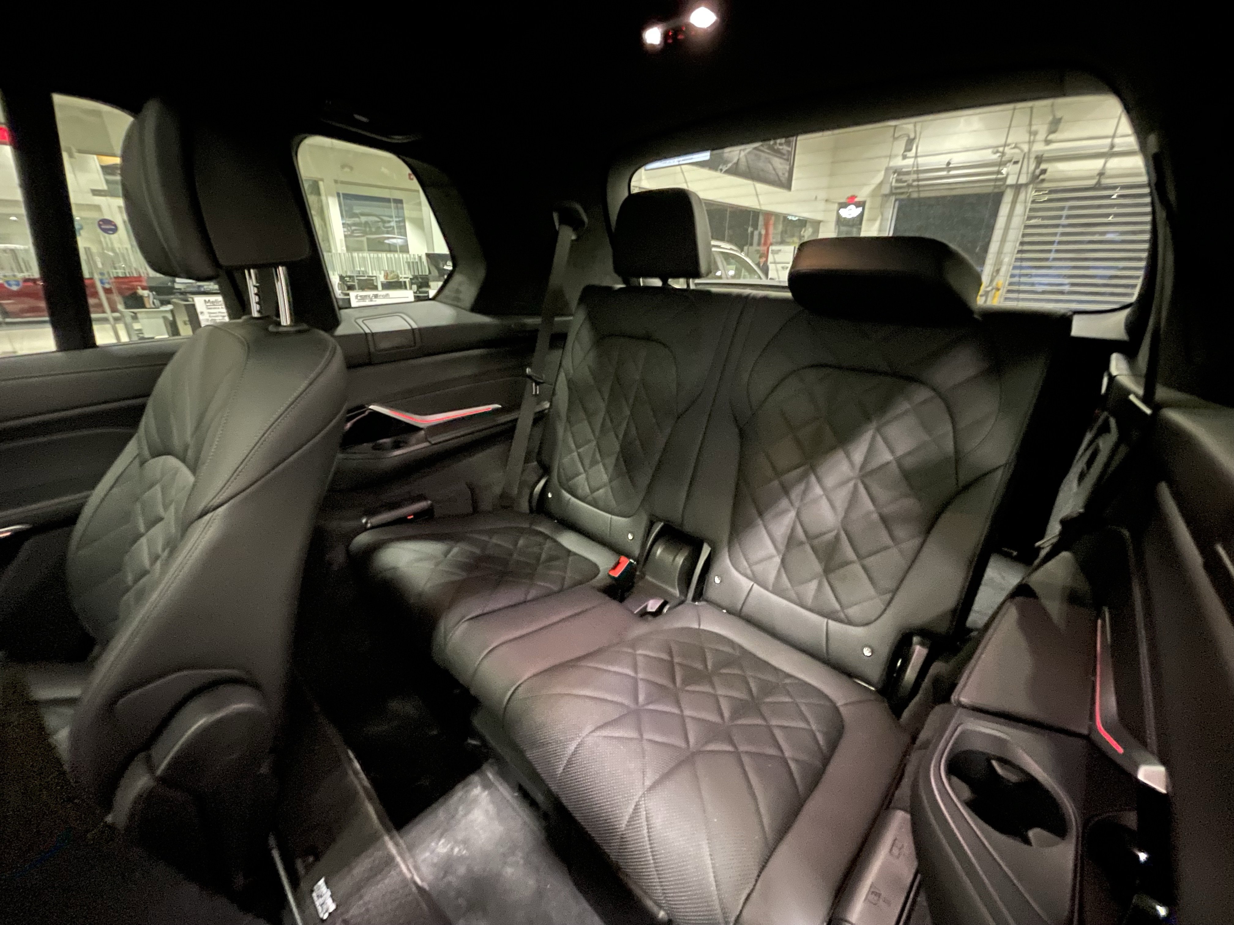 Used 2026 BMW X7 xDrive40i w/ M Sport Package AWD/4WD image 17