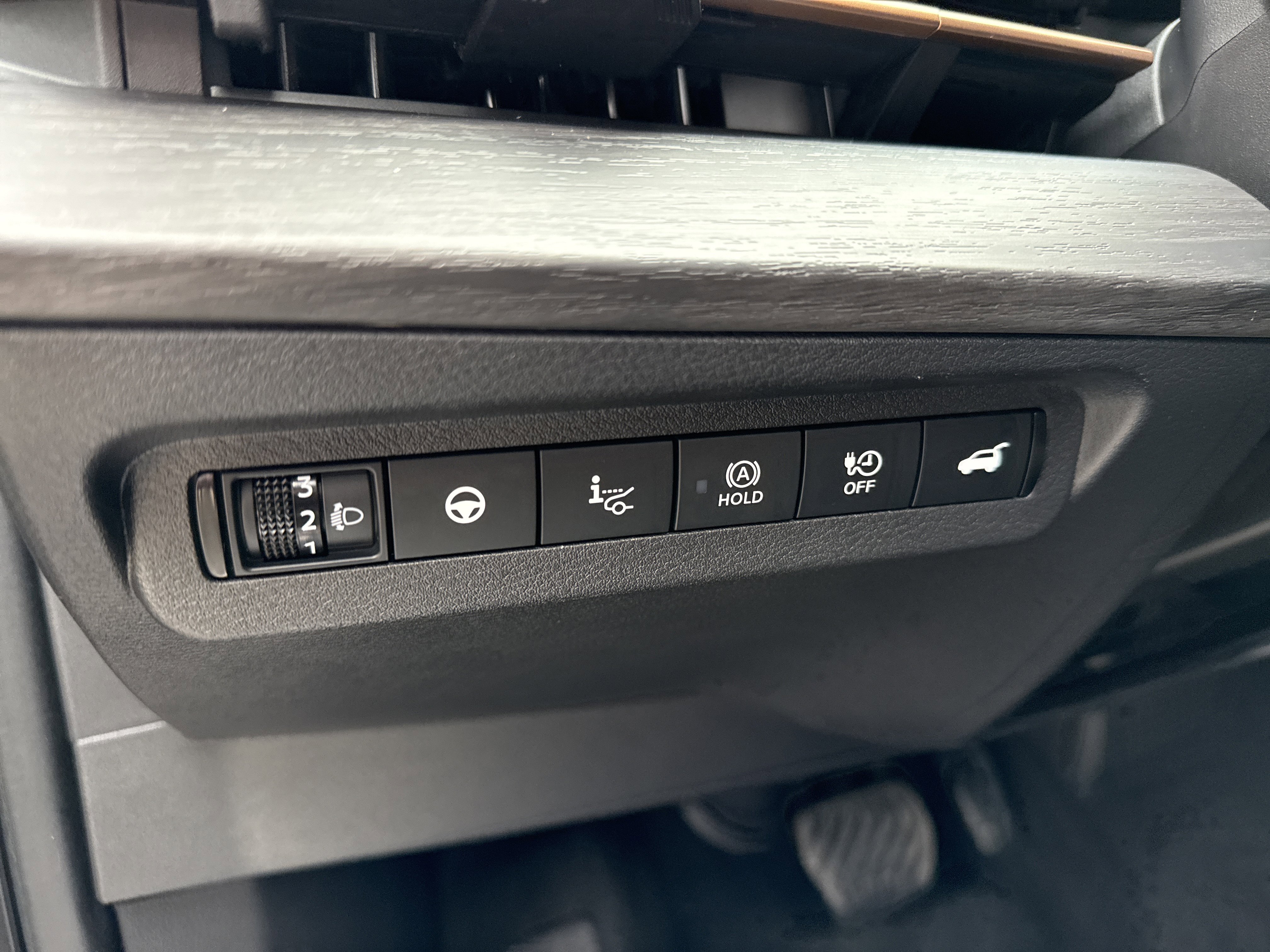 Certified 2024 Nissan Ariya AWD image 23