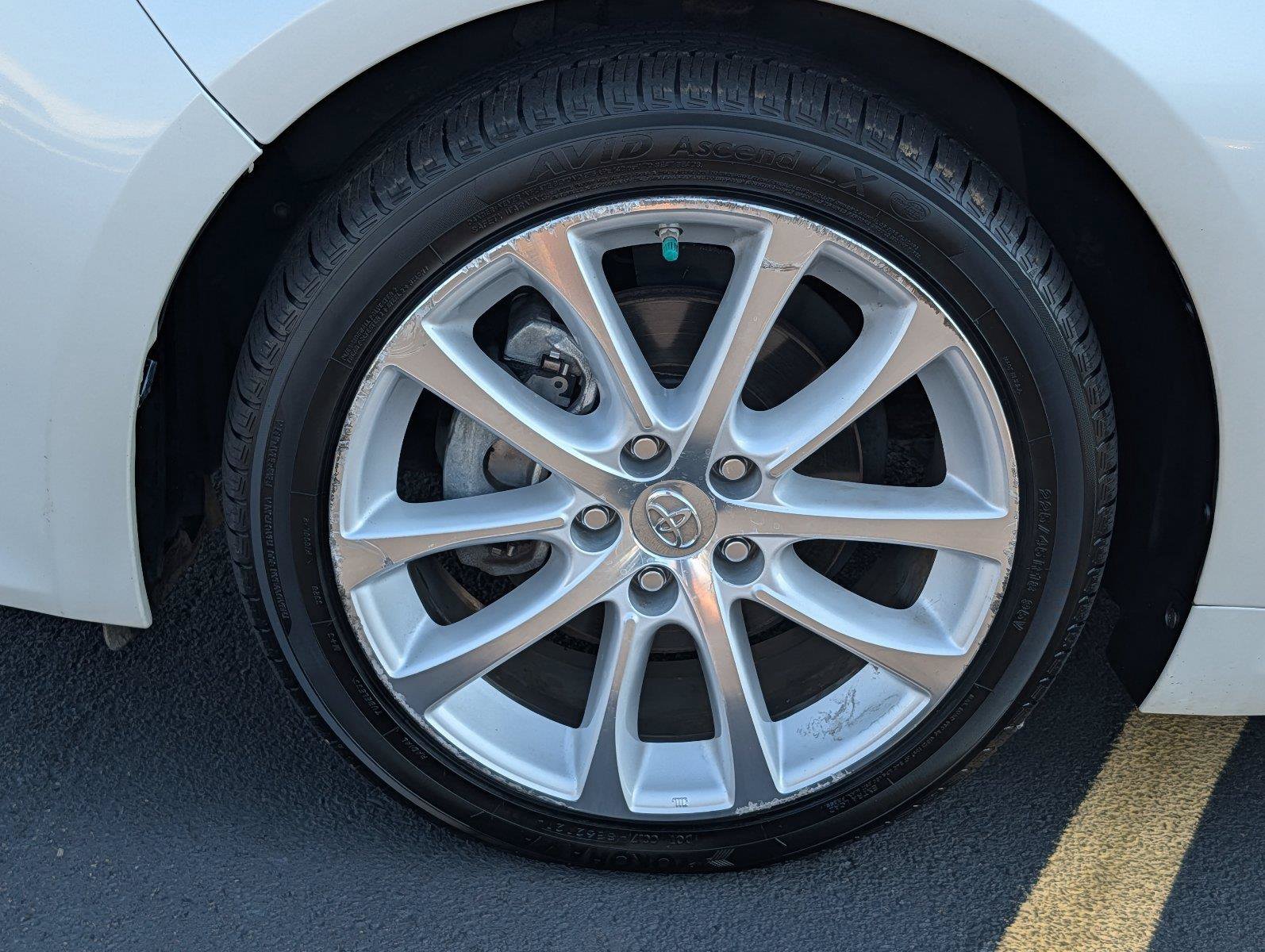 Used 2013 Toyota Avalon Limited FWD image 9