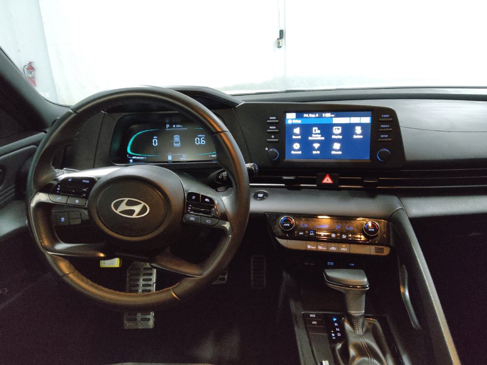 Used 2025 Hyundai Elantra Sport FWD image 22