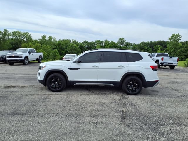 Used 2025 Volkswagen Atlas Peak Edition SE AWD/4WD image 36