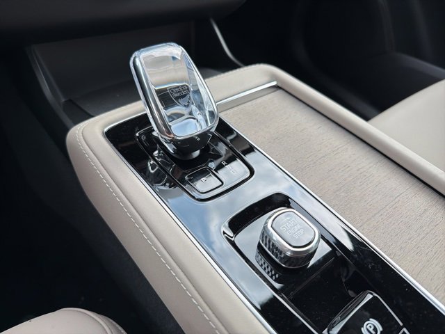 New 2026 Volvo XC90 B6 Plus w/ Protection Package Premier image 16