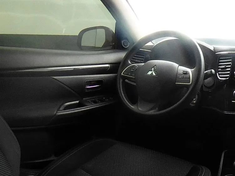 Used 2020 Mitsubishi Outlander SE AWD/4WD image 5