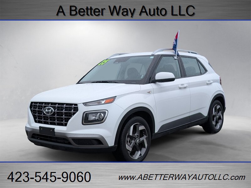 Used 2025 Hyundai Venue Limited FWD image 1