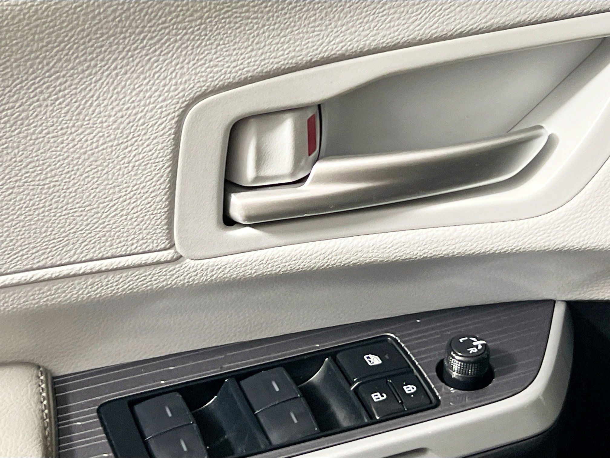 Used 2025 Toyota Sienna XLE image 16