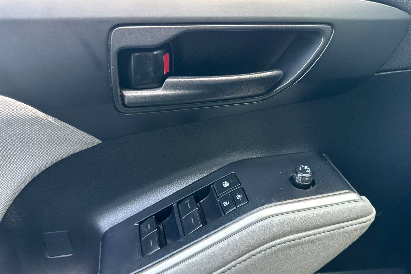 Certified 2020 Toyota Highlander LE image 14