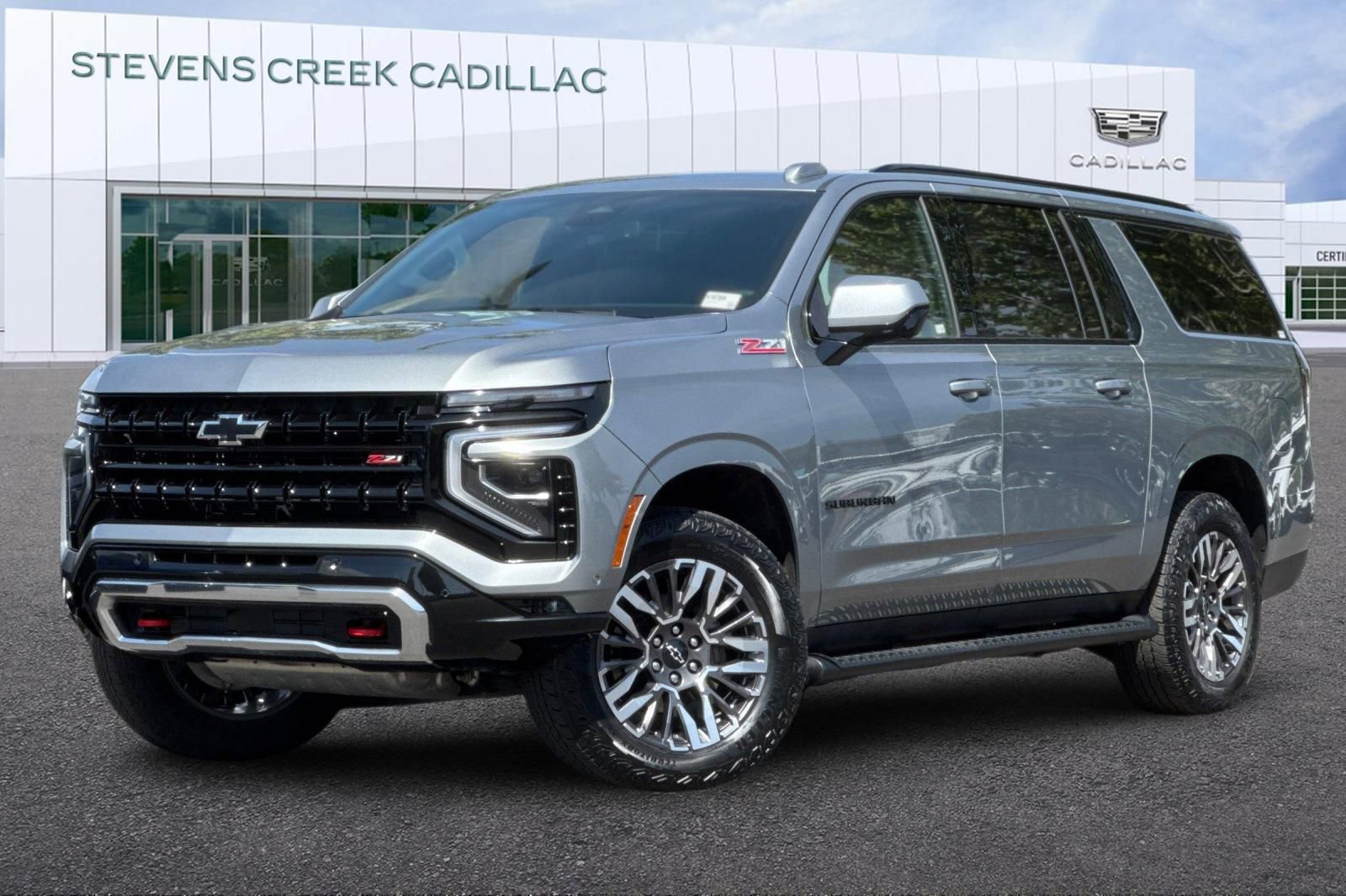 Used 2025 Chevrolet Suburban Z71 AWD/4WD image 7