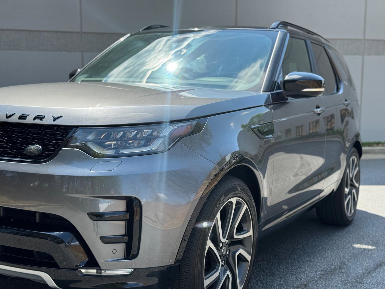 Used 2017 Land Rover Discovery HSE Luxury AWD/4WD image 6