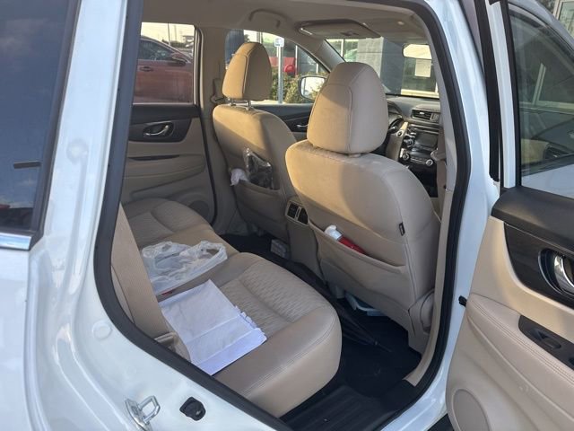 Used 2017 Nissan Rogue SV image 20