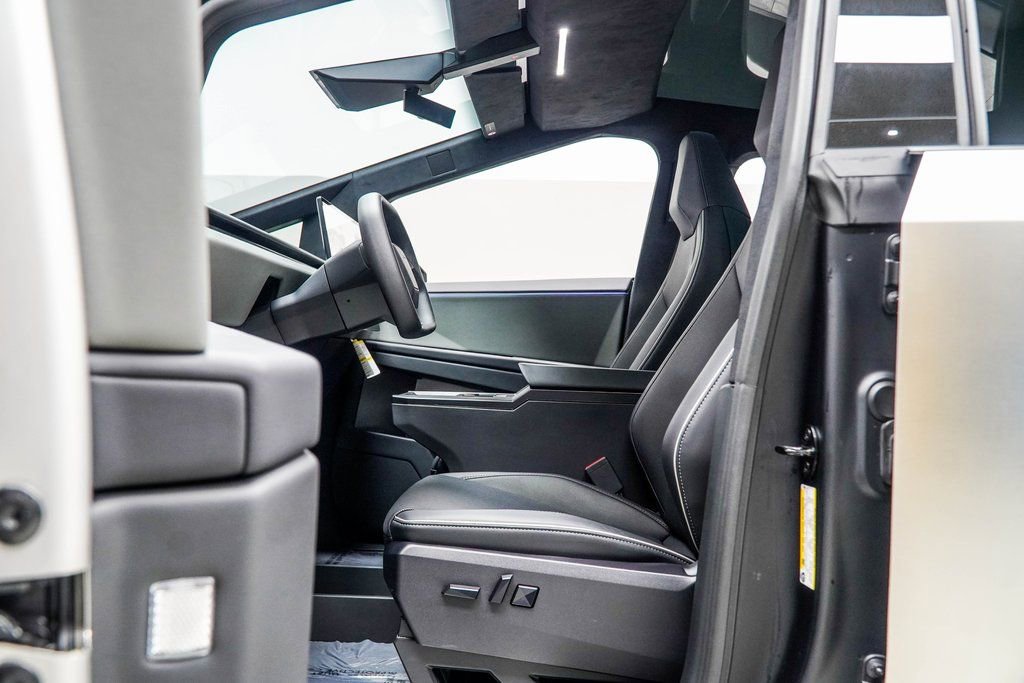 Used 2025 Tesla Cybertruck AWD Crew Cab image 42