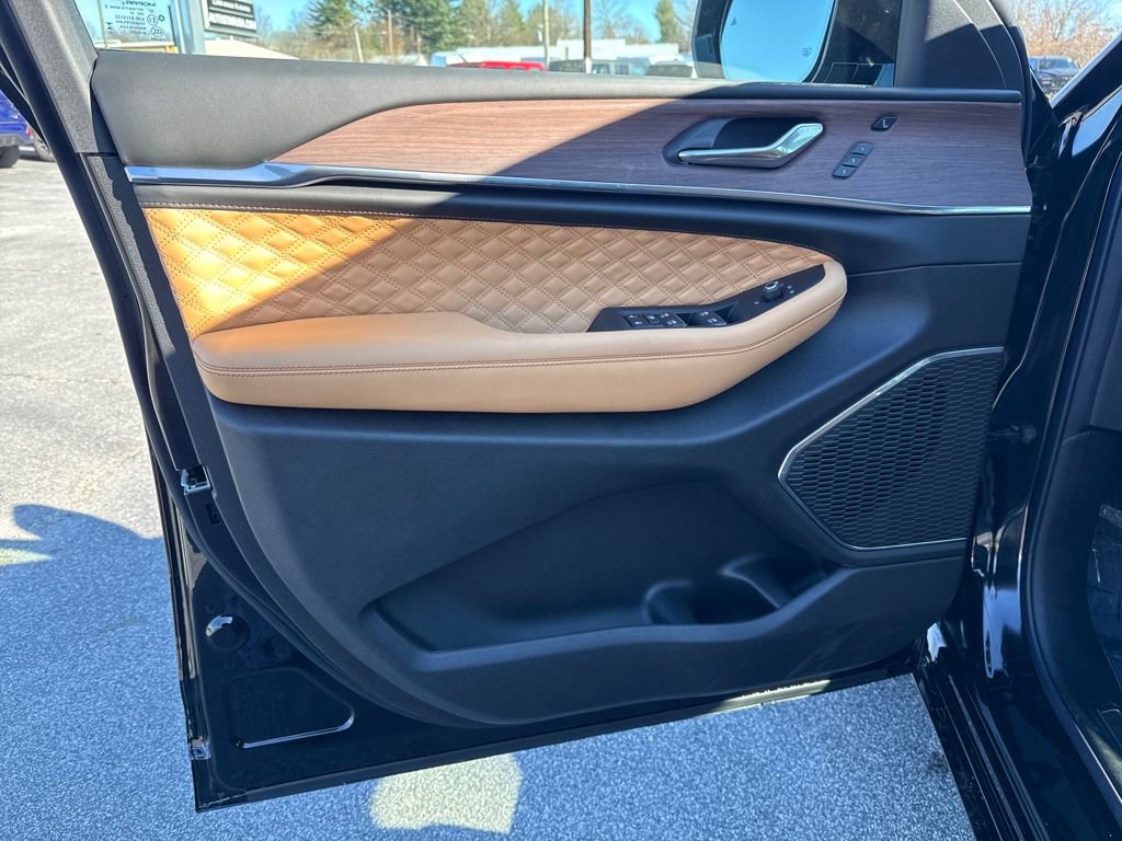 New 2025 Jeep Grand Cherokee L Summit w/ Obsidian Package image 13