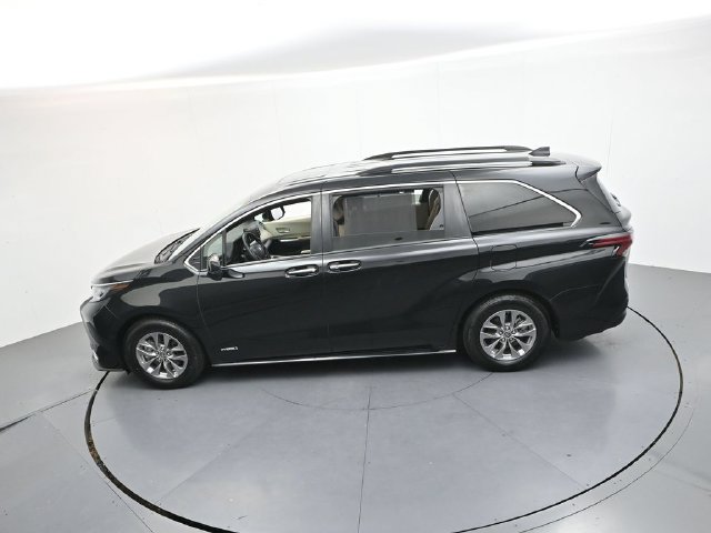 Used 2021 Toyota Sienna XLE FWD image 38
