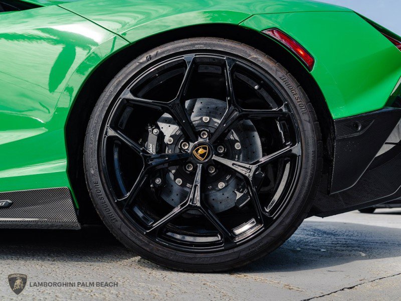 Used 2024 Lamborghini Revuelto image 38