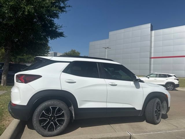 Used 2023 Chevrolet TrailBlazer ACTIV w/ Sun and Liftgate Package FWD image 3