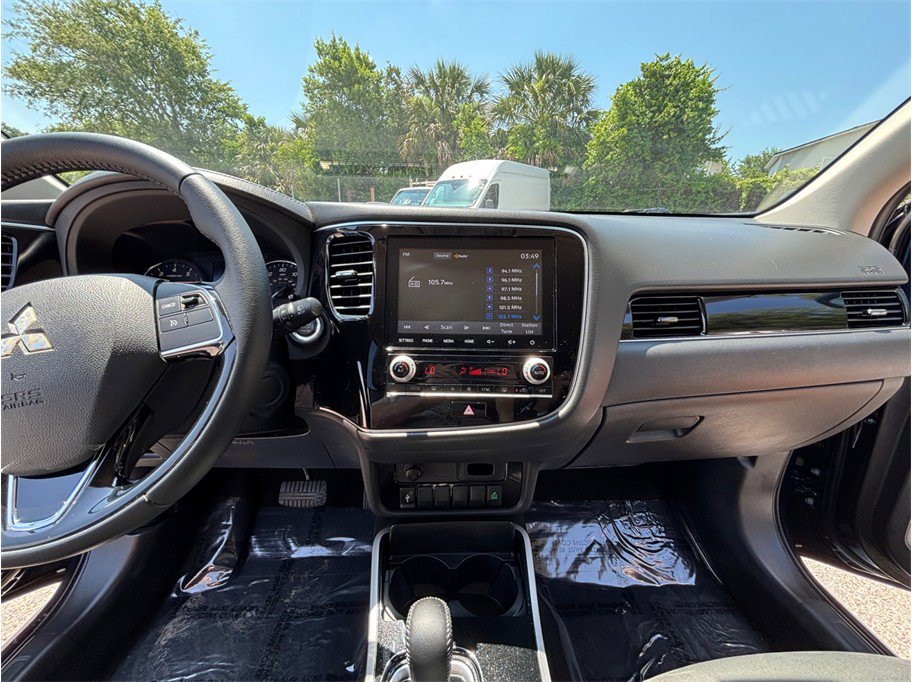 Used 2020 Mitsubishi Outlander SE FWD image 11