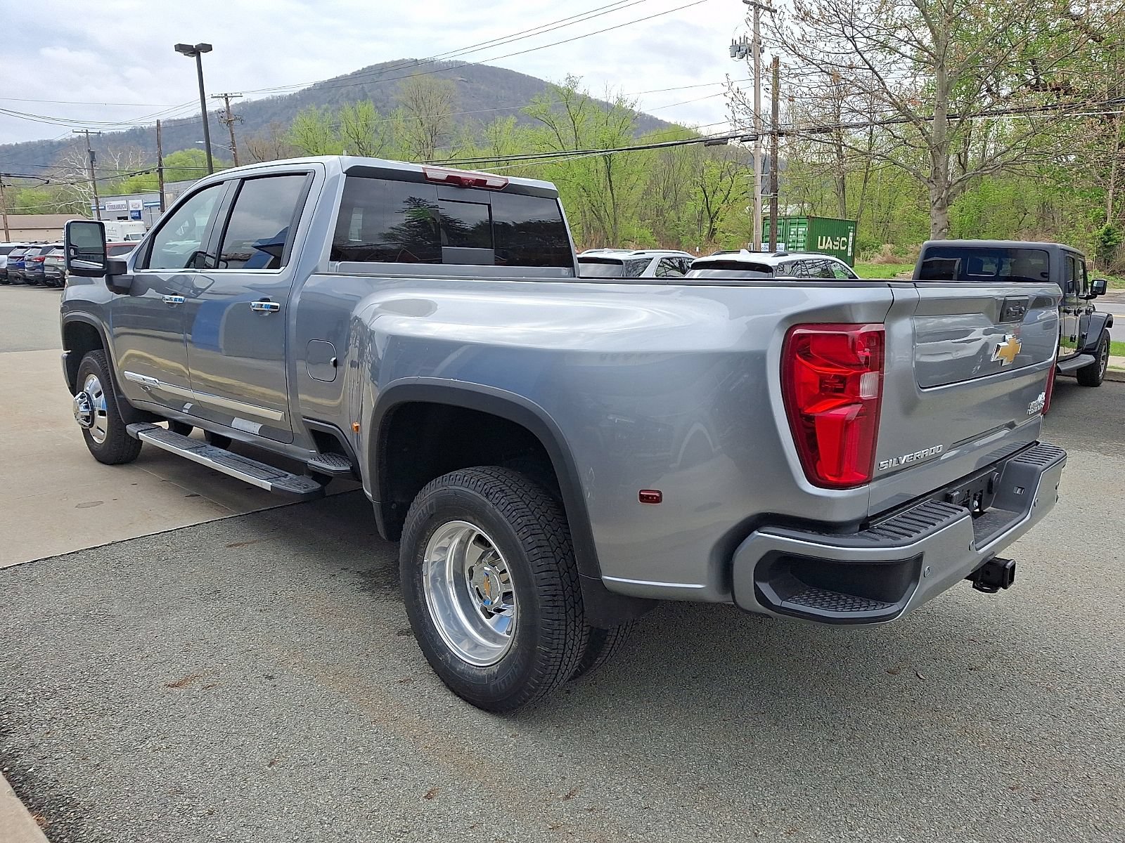 New 2026 Chevrolet Silverado 3500 High Country w/ Technology Package AWD/4WD image 4