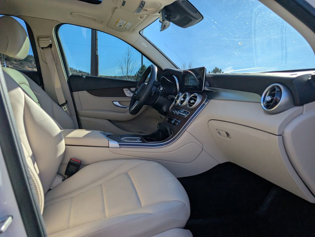 Used 2022 Mercedes-Benz GLC 300 4MATIC image 21
