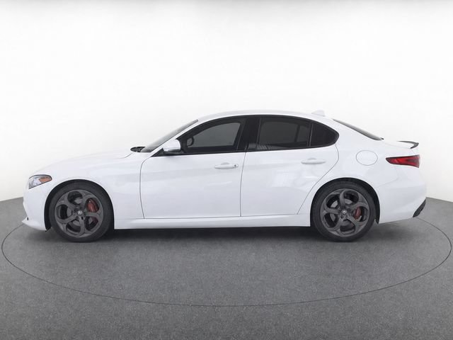 Used 2019 Alfa Romeo Giulia w/ Quick Order Package 22K Sport RWD image 4