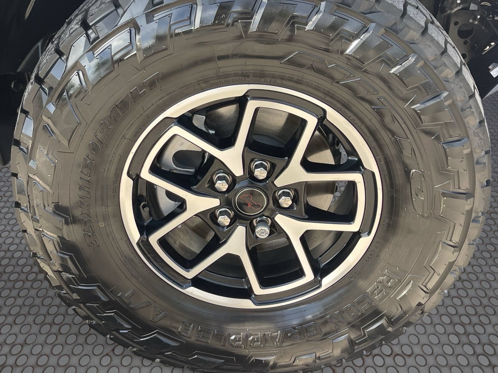Used 2025 Jeep Gladiator Rubicon AWD/4WD image 10