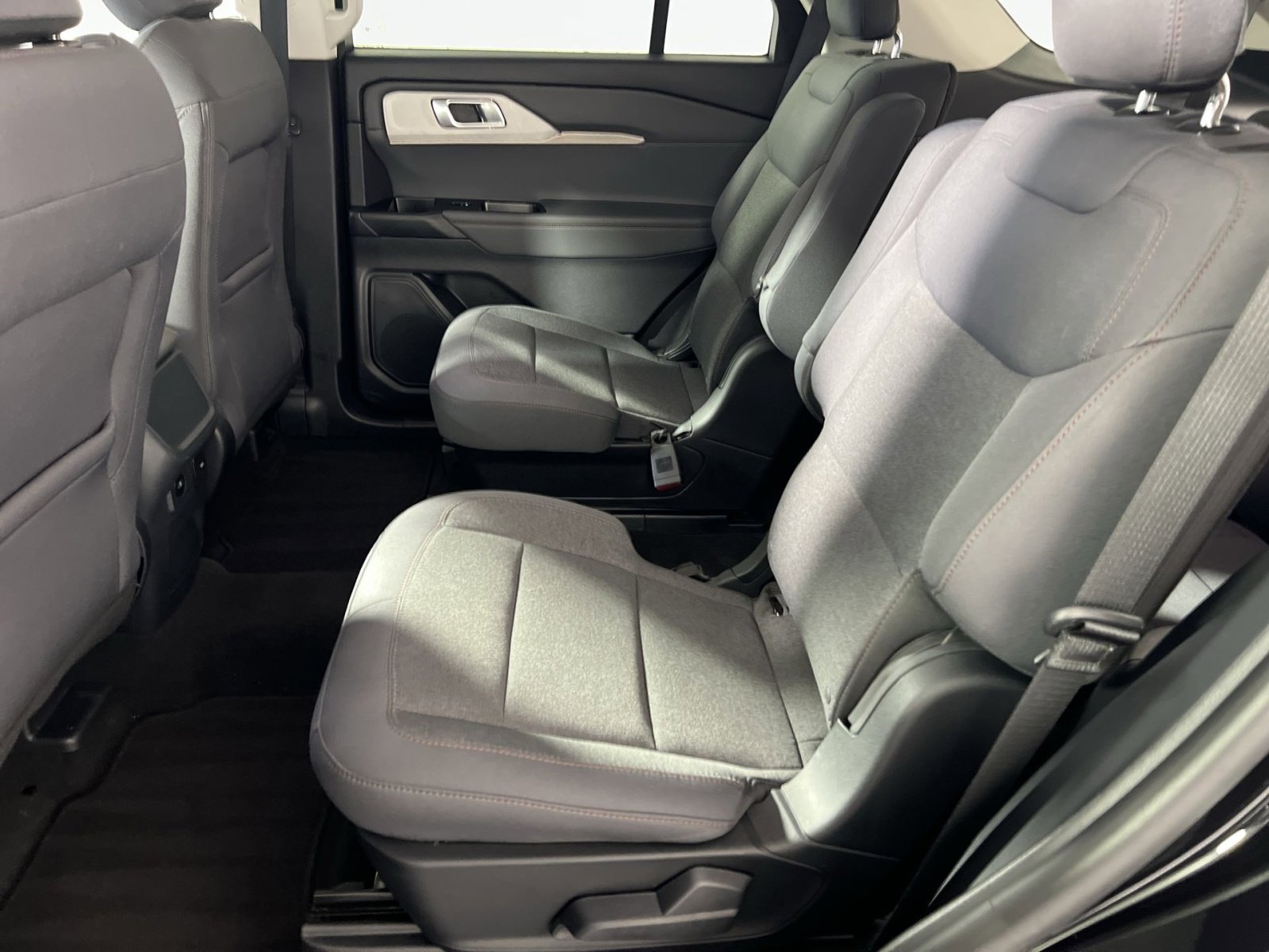 Used 2025 Ford Explorer Active RWD image 26