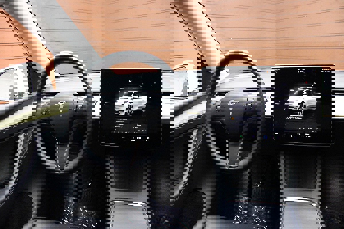 Used 2023 Tesla Model Y Long Range image 39