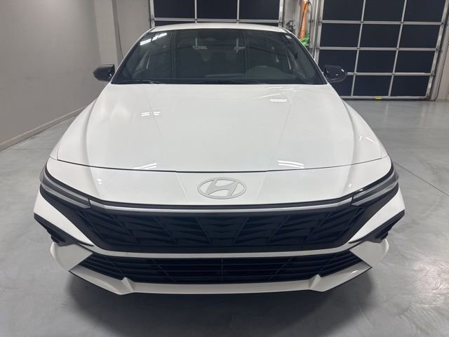 Used 2025 Hyundai Elantra Sport image 3
