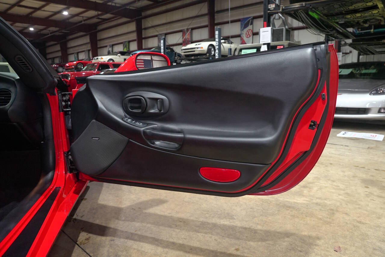 Used 2001 Chevrolet Corvette Coupe RWD image 33