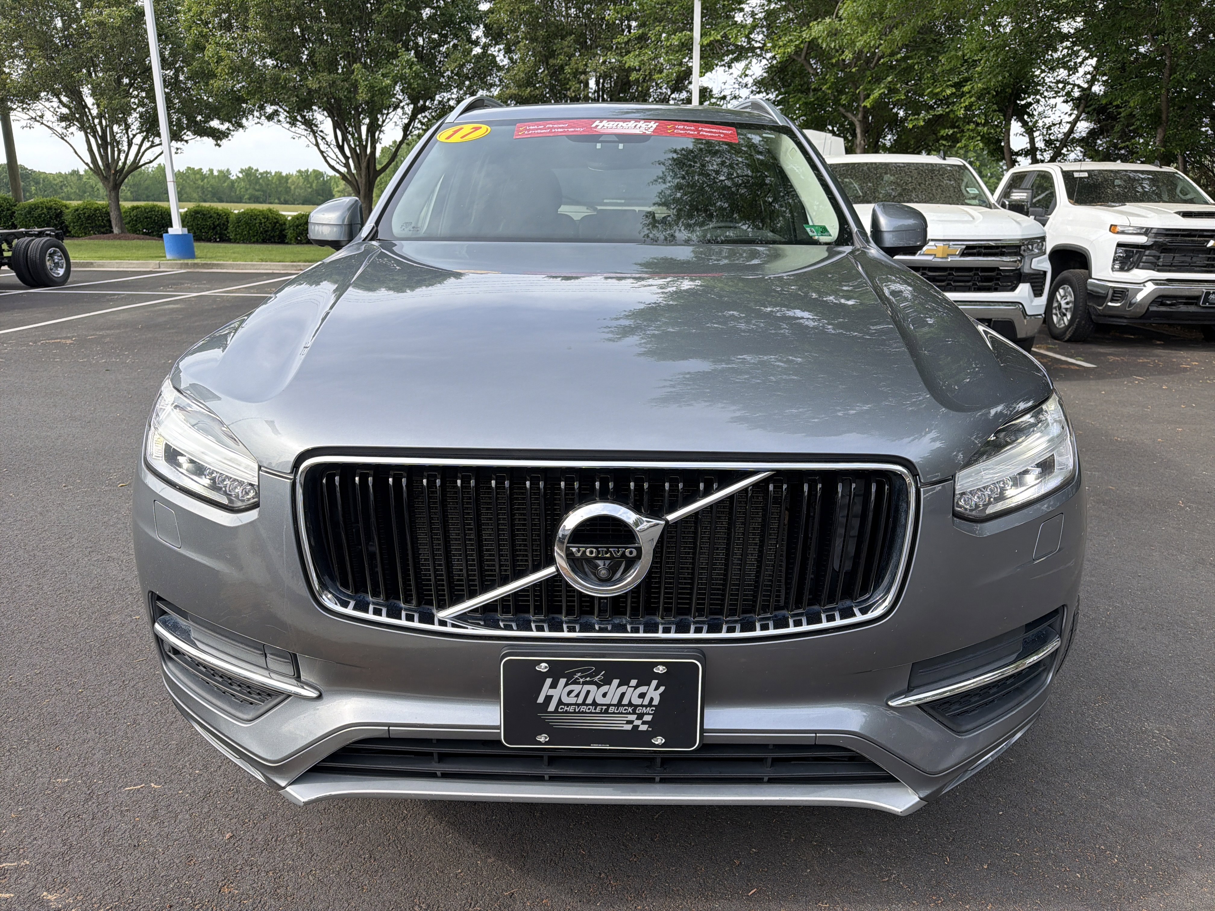 Used 2017 Volvo XC90 T5 Momentum w/ Vision Package image 3