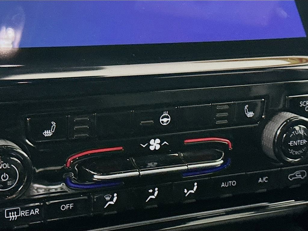 Certified 2025 Jeep Grand Cherokee Limited image 32