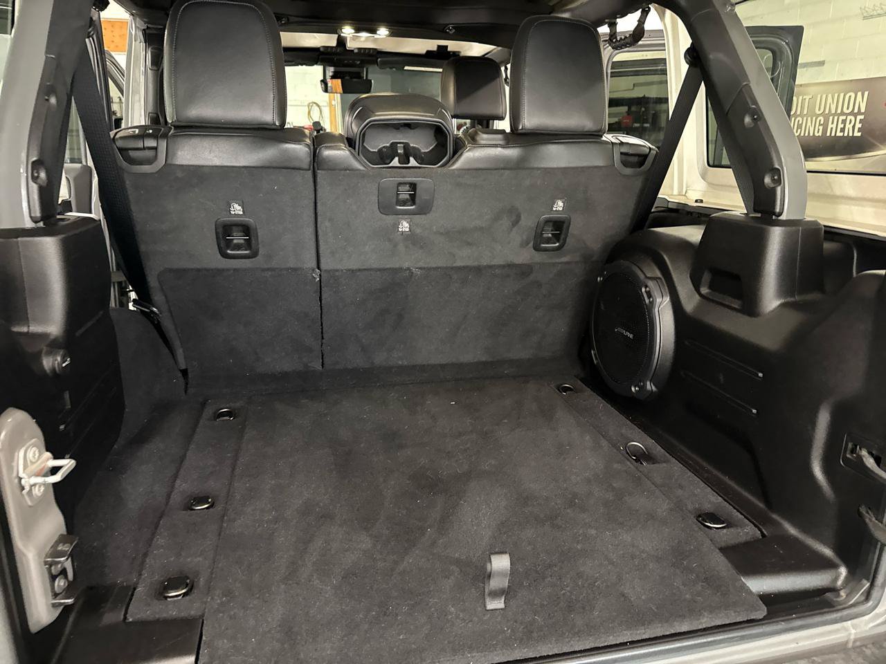 Used 2022 Jeep Wrangler Unlimited Rubicon w/ Xtreme Recon 35" Tire Package AWD/4WD image 51