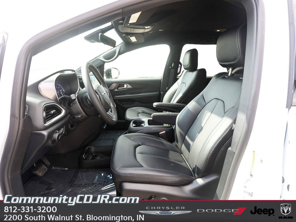 New 2026 Chrysler Voyager LX FWD image 10