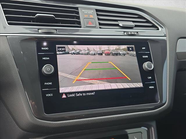 Used 2024 Volkswagen Tiguan SE w/ Panoramic Sunroof Package image 12