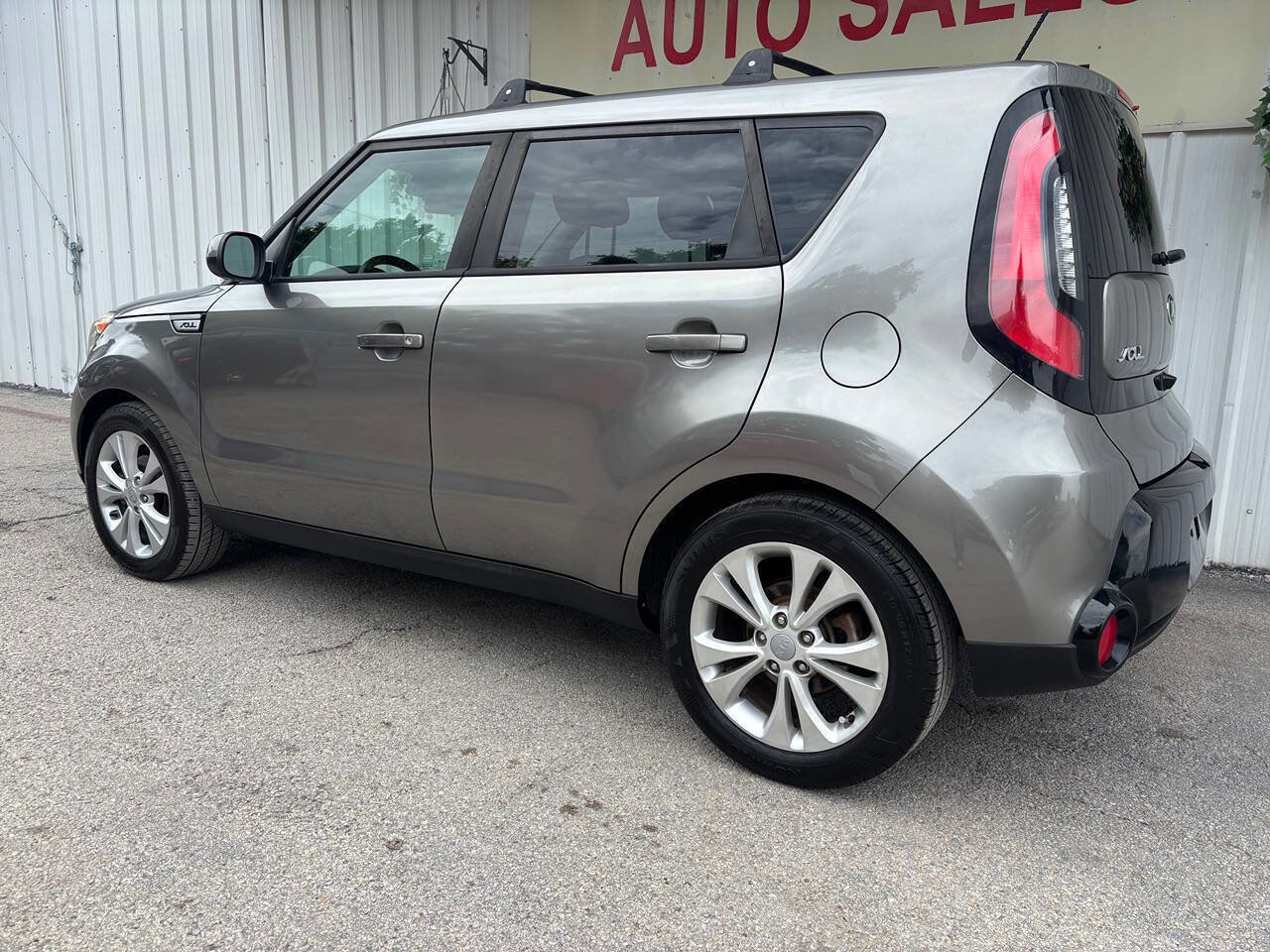 Used 2016 Kia Soul + image 8
