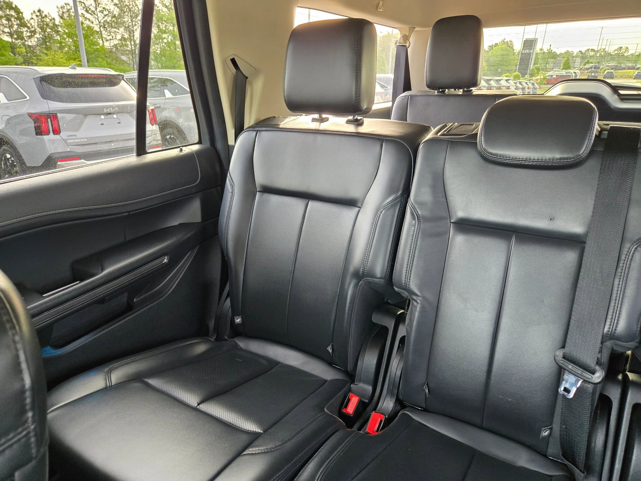 Used 2023 Ford Expedition Max XLT image 12