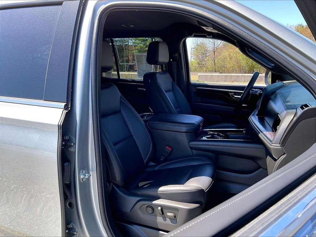 Used 2025 Chevrolet Tahoe LT AWD/4WD image 11