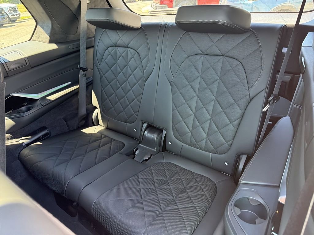 Used 2025 BMW X7 xDrive40i w/ M Sport Package image 14