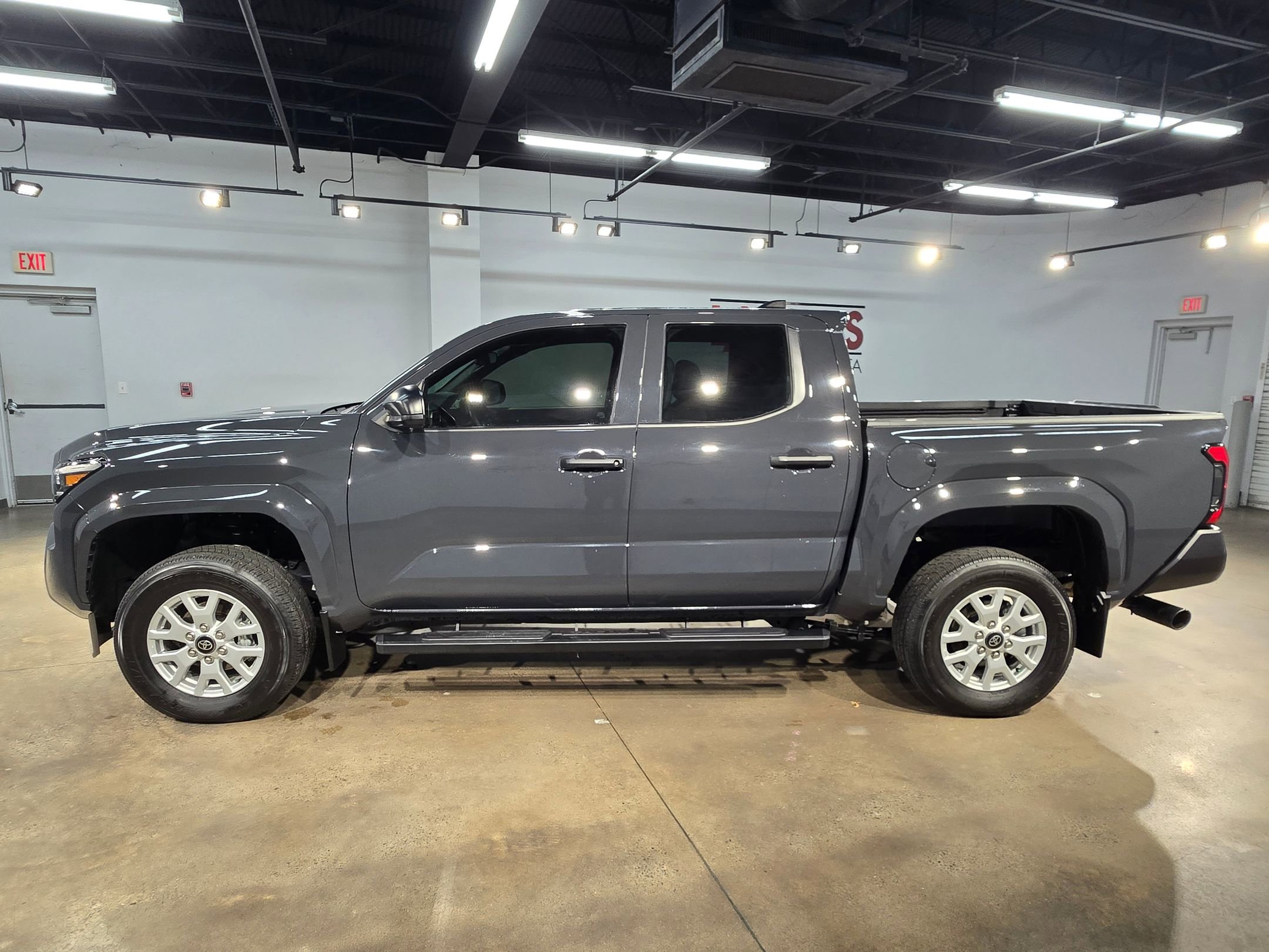 Used 2024 Toyota Tacoma SR image 4