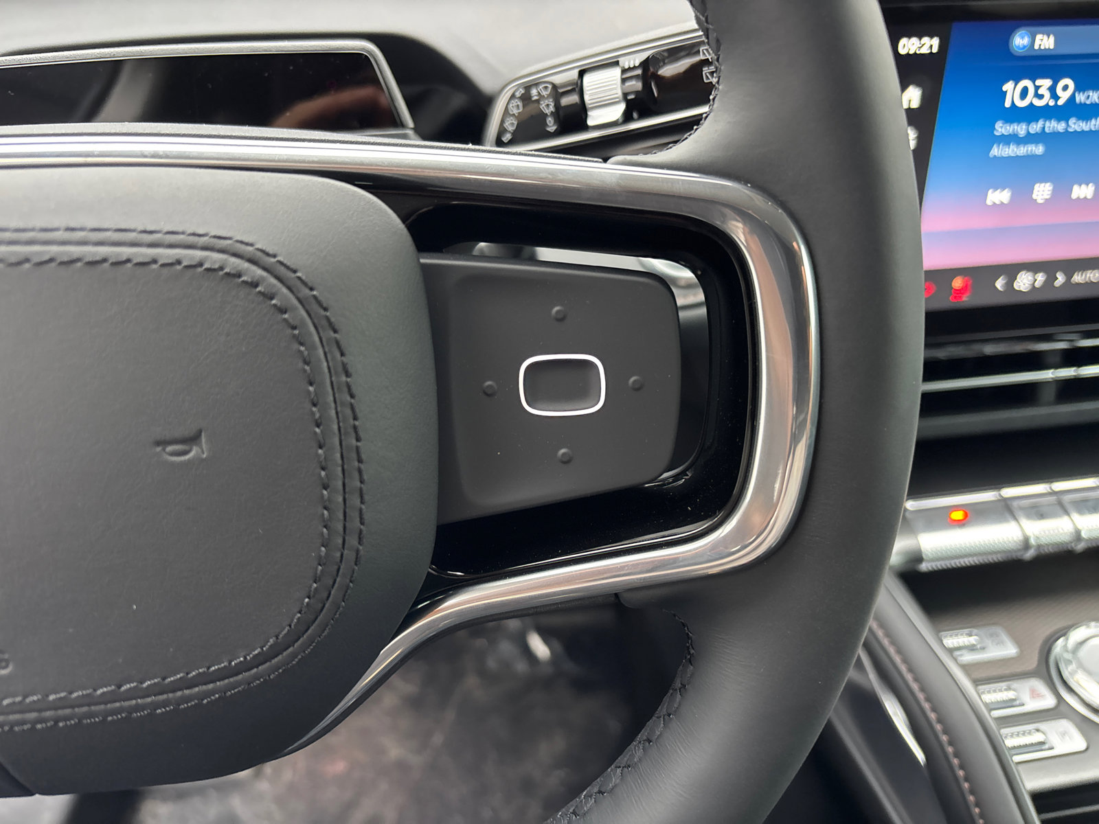 New 2026 Lincoln Nautilus Premier image 18