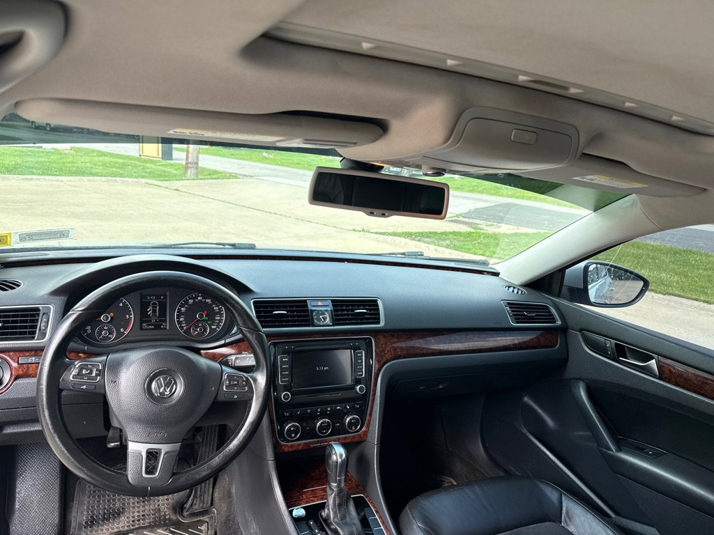 Used 2012 Volkswagen Passat TDI SEL Premium FWD image 9