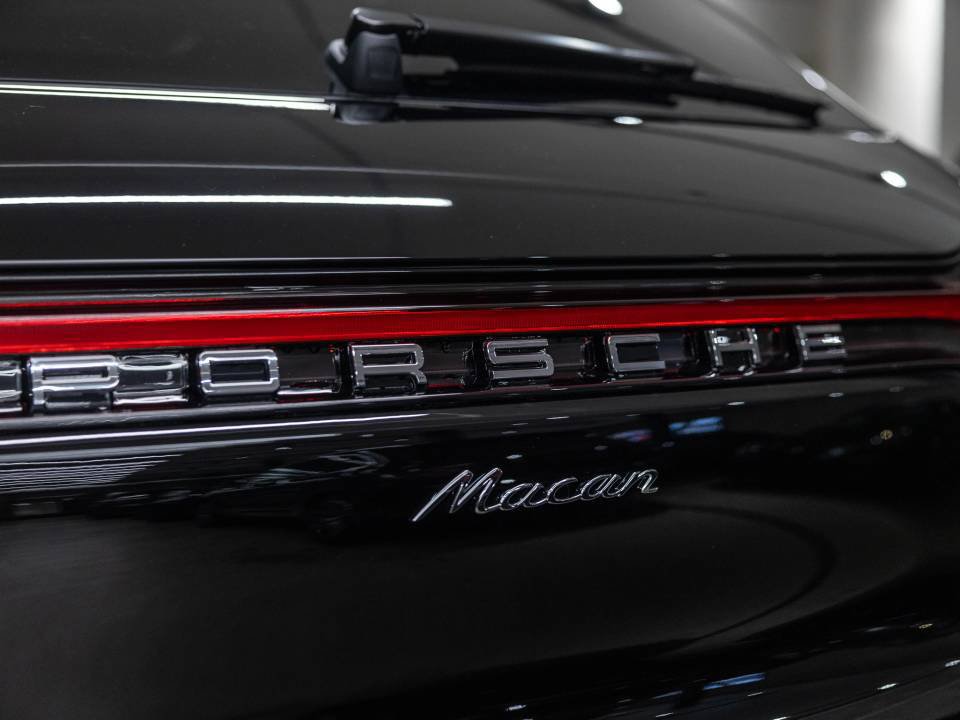 Certified 2026 Porsche Macan AWD/4WD image 18
